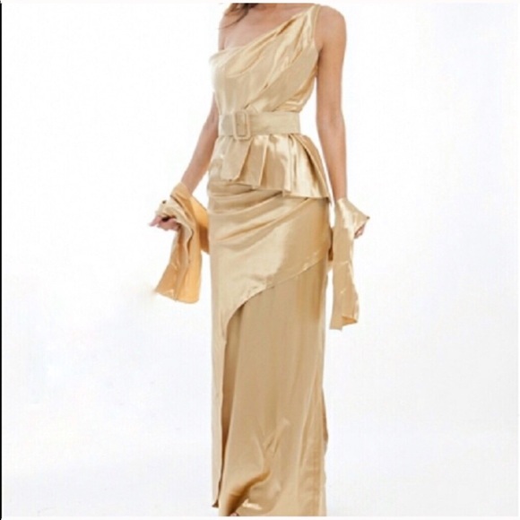Dresses & Skirts - NWT prom dress w belt